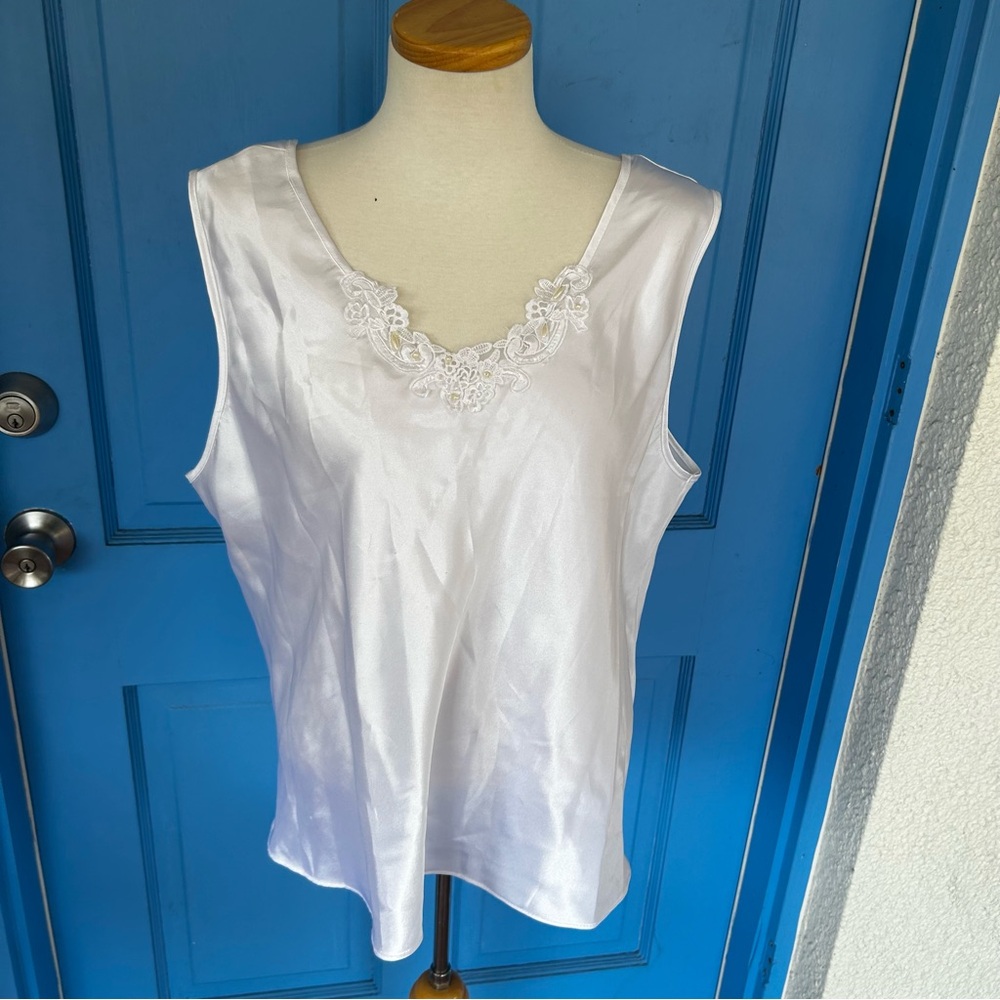 Secret Treasures White Sleeveless Blouse W/ Beaded Detail 2xl
